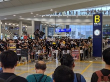 20190812 Hong Kong anti-extradition protest at HKG airport - Pix 01 protesters and signs
